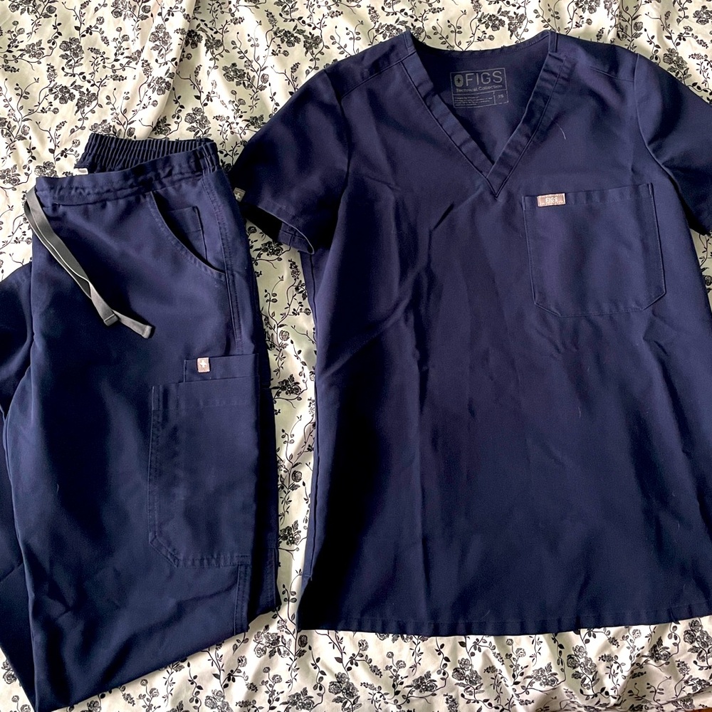 Navy Figs Scrub Set-Free Shipping!